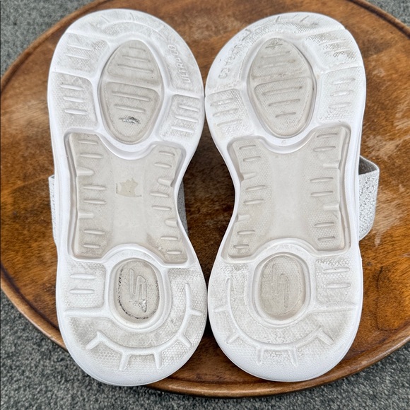 Skechers Sandals Wm 8 Thong Flip Flop Comfort Arch Fit Neutral Tan Beige - Picture 8 of 10